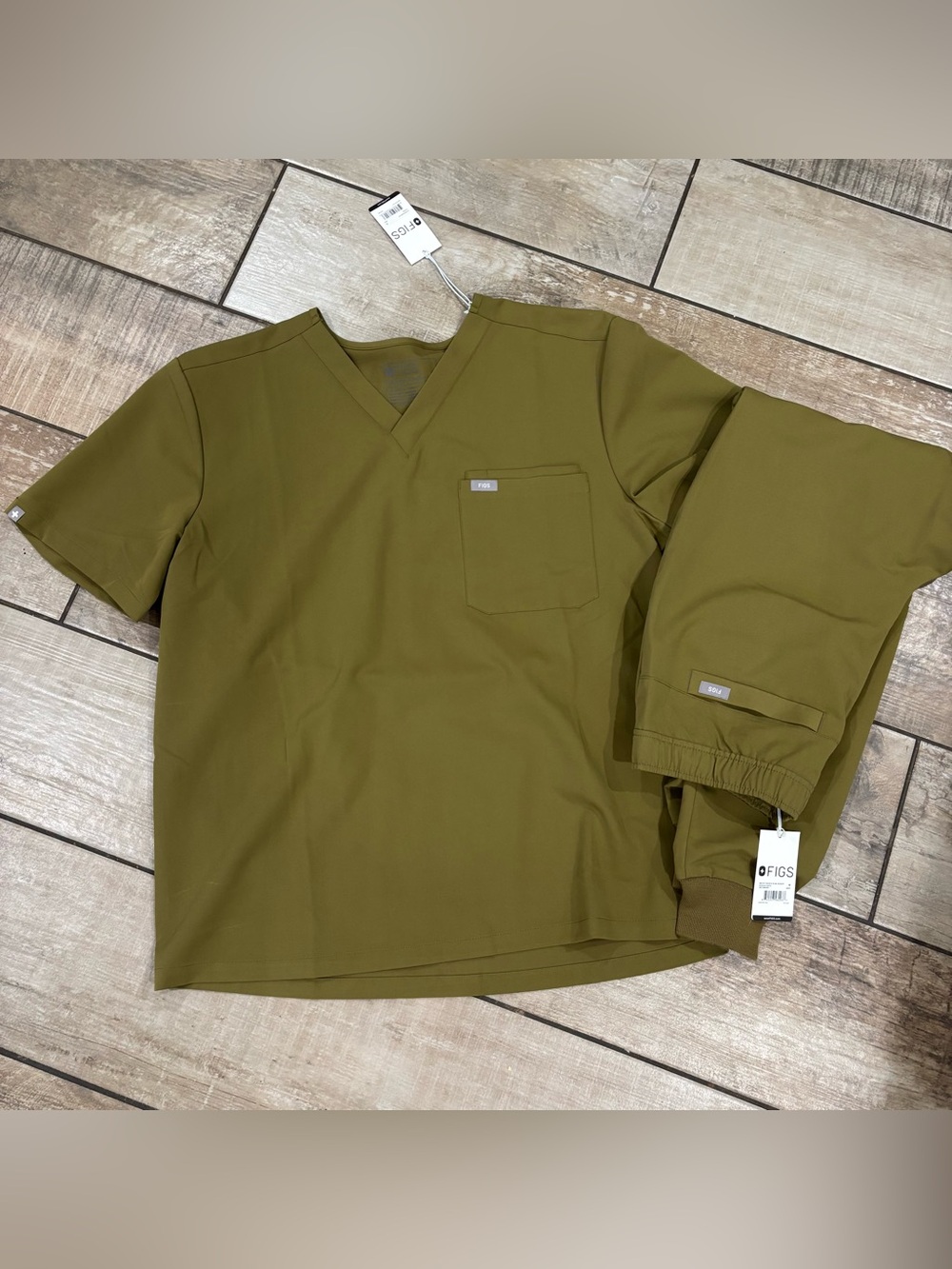 New FIGS MEN'S TANSEN SLIM JOGGER
SCRUB PANTS Med  scrub top XL Olive